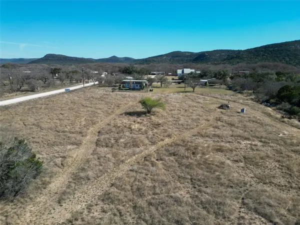 831 Magers RD, Concan, TX 78838