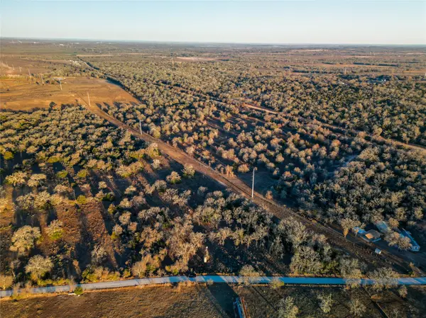 000 Sandy Pine RD, Luling, TX 78648