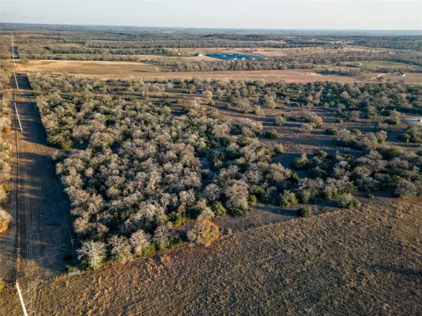 000 Sandy Pine RD, Luling, TX 78648