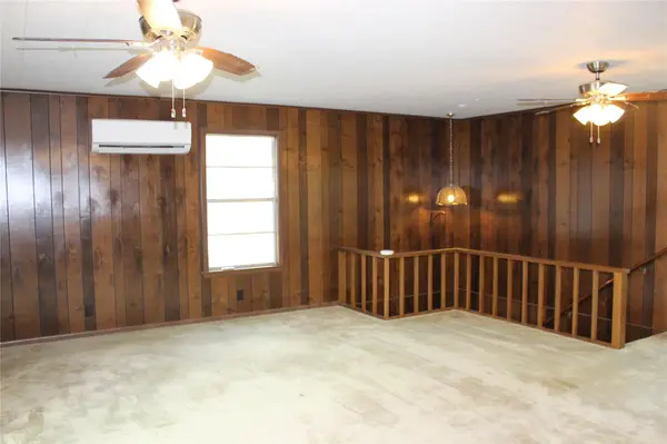 1010 W Live Oak ST #B, Lockhart, TX 78644