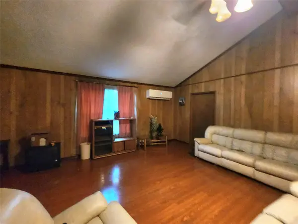 125 Hunters DR, Trinity, TX 75862