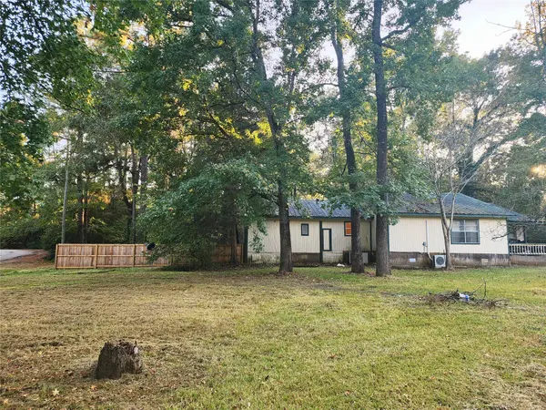 125 Hunters DR, Trinity, TX 75862