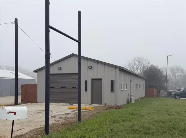 1541 E Pierce ST, Luling, TX 78648