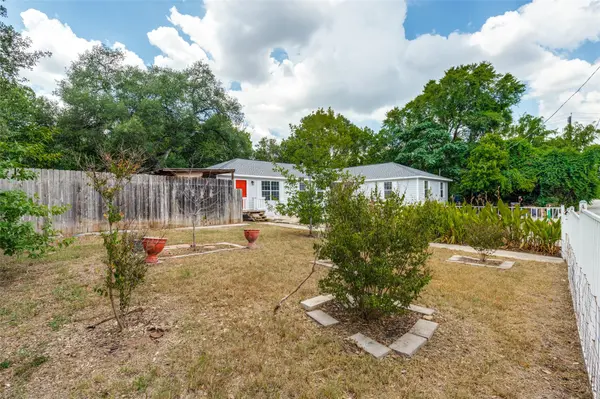 417 N Blanco ST, Lockhart, TX 78644