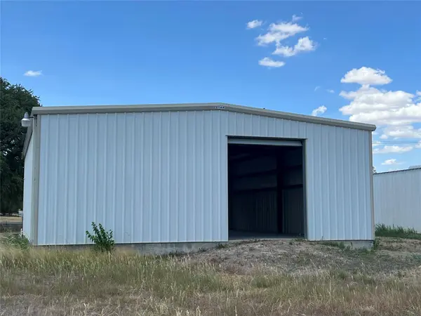 408 E 2nd ST, Taylor, TX 76574
