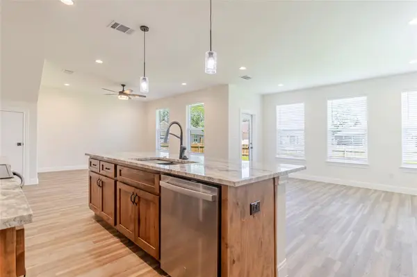 112 Callie ST, Smithville, TX 78957