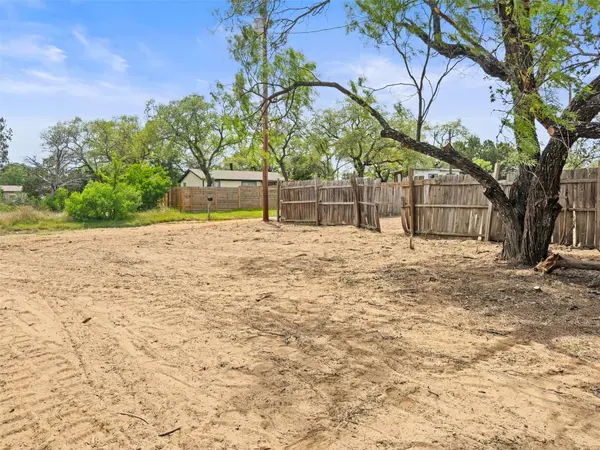 296 Seneca DR, Burnet, TX 78611