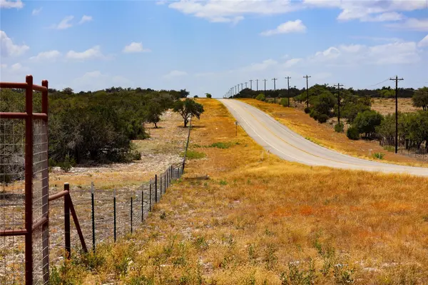 674acres US-83 HWY, Mountain Home, TX 78058