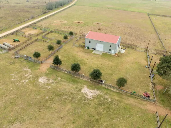 66 County Road 77D, Schulenburg, TX 78956