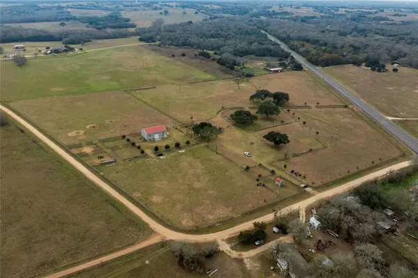 66 County Road 77D, Schulenburg, TX 78956