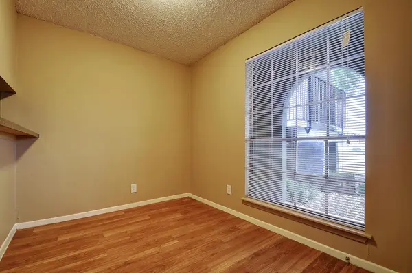 2414 Ventura DR #106, Austin, TX 78741