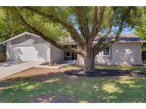 2202 Donna DR, Taylor, TX 76574