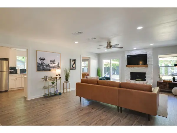 2202 Donna DR, Taylor, TX 76574
