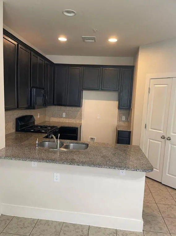 2212 Creekside LN #D, Georgetown, TX 78626