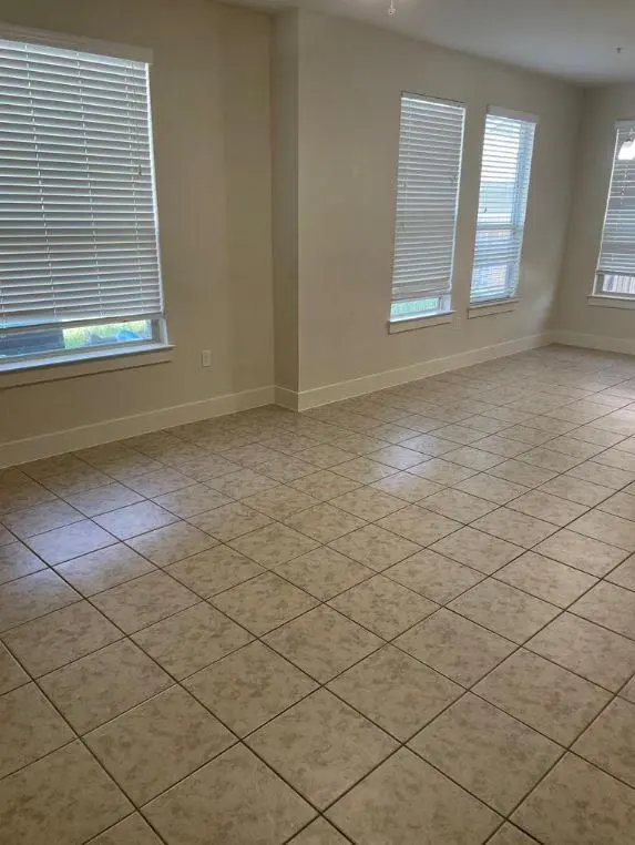 2212 Creekside LN #D, Georgetown, TX 78626