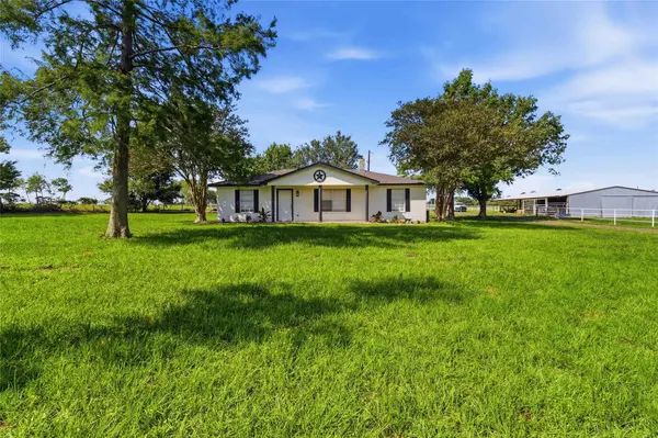 405 Old Highway 20 HWY, Mcdade, TX 78650