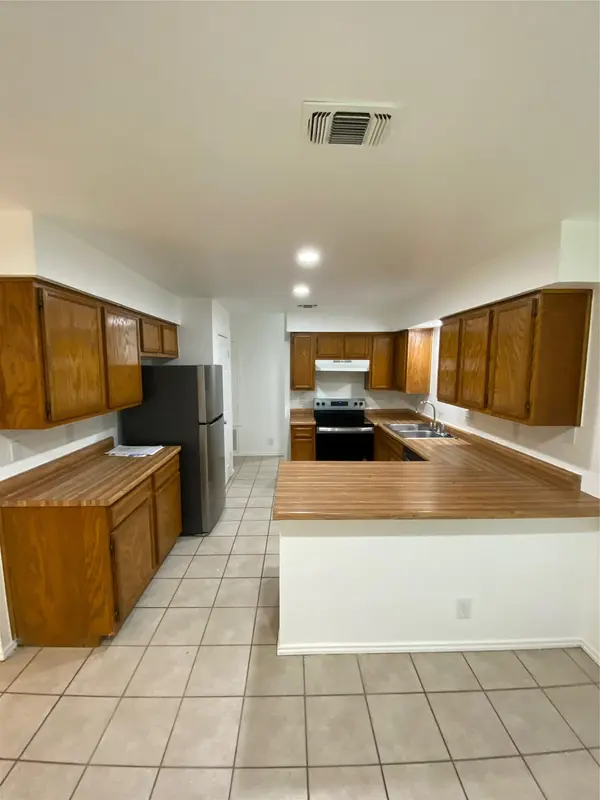 1304-B Conway DR, San Marcos, TX 78666