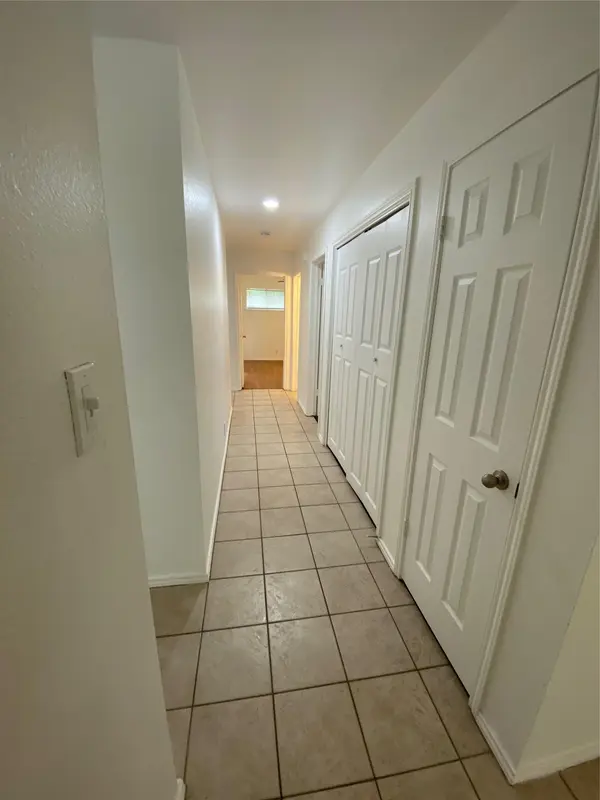 1304-B Conway DR, San Marcos, TX 78666