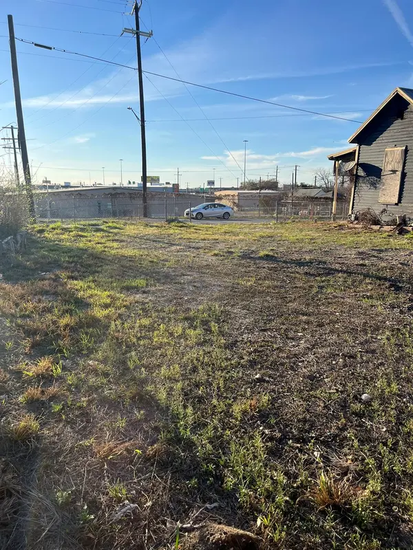 1404 N OLIVE ST, San Antonio, TX 78208