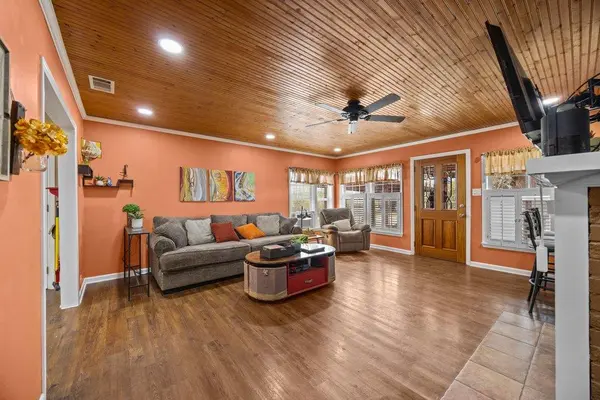 312 Gerald DR, Blanco, TX 78606
