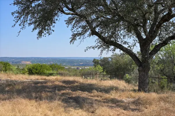 1033 Flying X RD, Spicewood, TX 78669