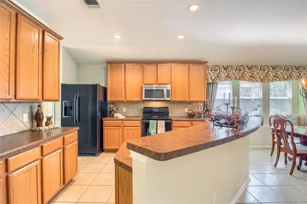 18720 Royal Pointe DR, Pflugerville, TX 78660