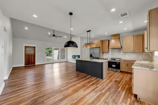 160 W Stonecastle DR, Granite Shoals, TX 78654