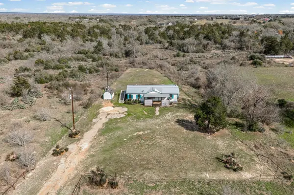 250 McDuffy LN, West Point, TX 78963