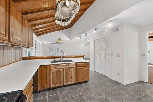 522 Circle DR, Sunrise Beach, TX 78643