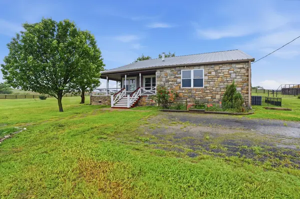 1000 County Road 458, Coupland, TX 78615