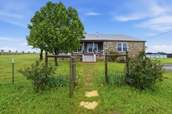 1000 County Road 458, Coupland, TX 78615
