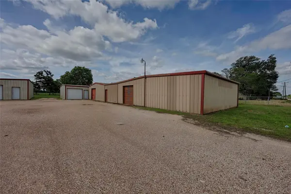 1410 US Highway 90A East, Hallettsville, TX 77964