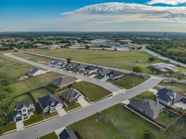 331 Firework LN, Giddings, TX 78942