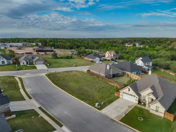 331 Firework LN, Giddings, TX 78942