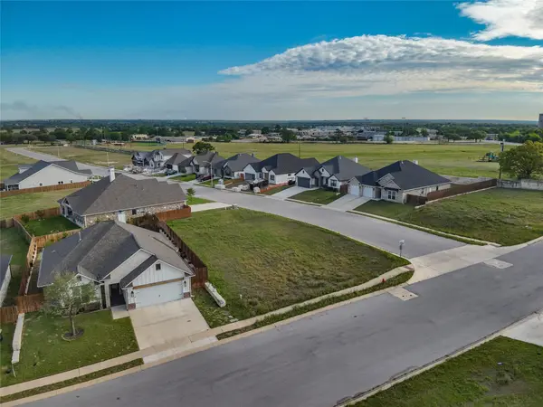 331 Firework LN, Giddings, TX 78942