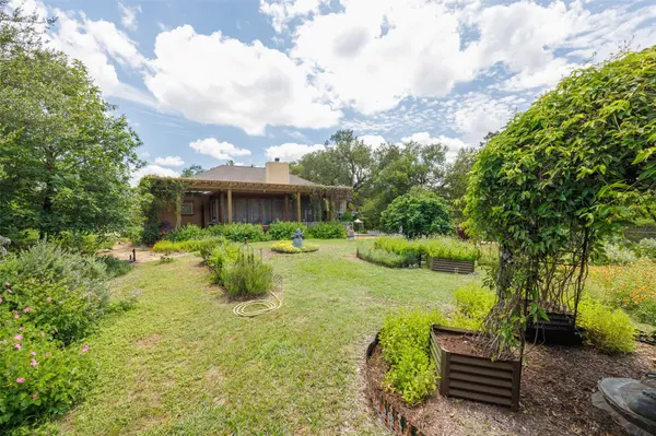 35 Brookmeadow DR, Wimberley, TX 78676