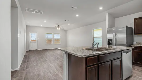 100 Rain Drop RD, Jarrell, TX 76537