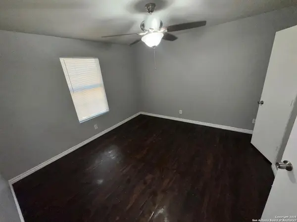830 W Hutchins PL #11, San Antonio, TX 78221