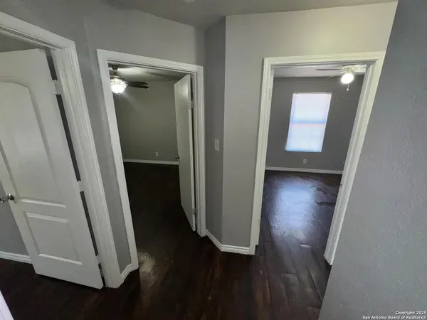 830 W Hutchins PL #11, San Antonio, TX 78221