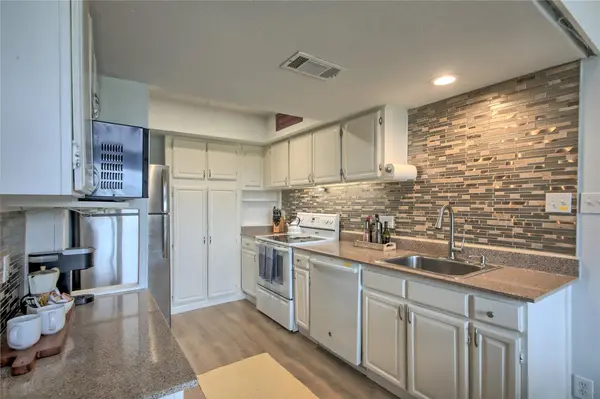 549 Demarett DR, Point Venture, TX 78645