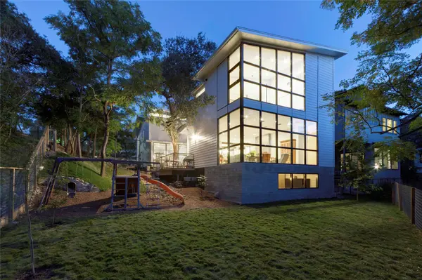 1700 S 6th ST, Austin, TX 78704