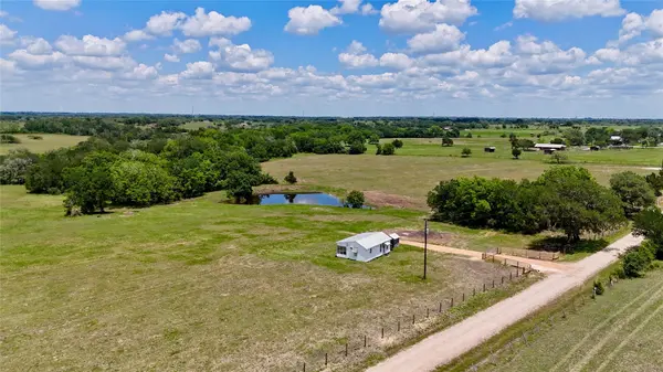 1070 Muehr RD, Weimar, TX 78962