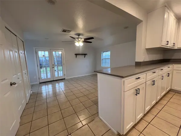 711 N Grimes ST, Giddings, TX 78942