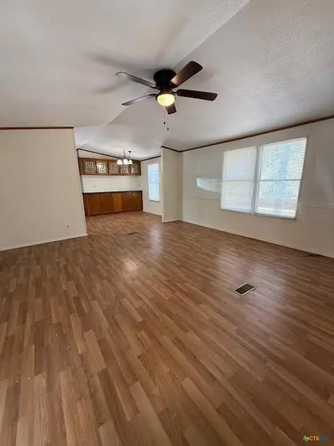 263 Hickory Hill LN, La Vernia, TX 78121