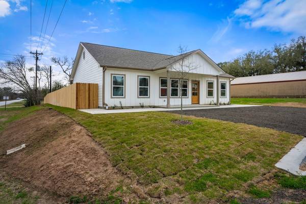 103 Lentz Main ST, Red Rock, TX 78662