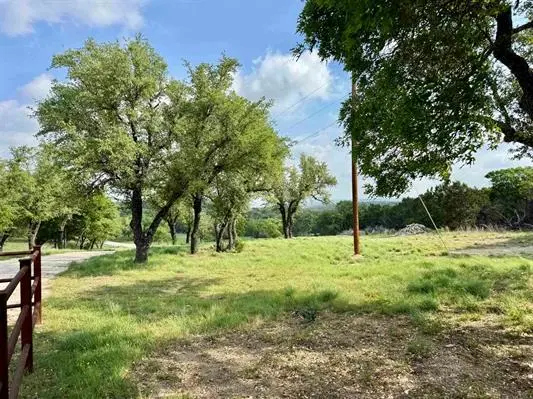 5 Barlow DR, Briggs, TX 78608