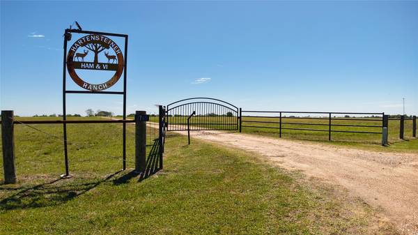 2745 Holub RD, Schulenburg, TX 78956