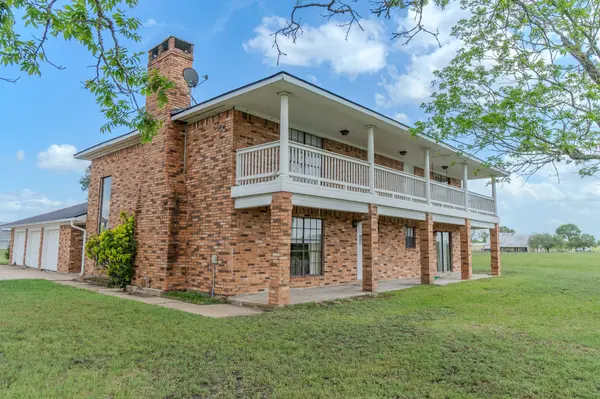 2745 Holub RD, Schulenburg, TX 78956