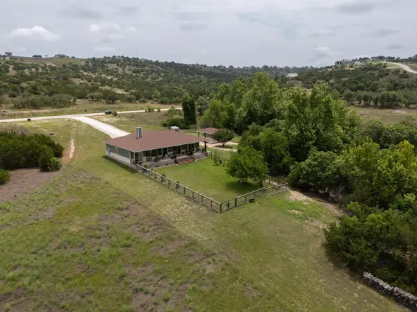 202 Falling Oak DR, Blanco, TX 78606