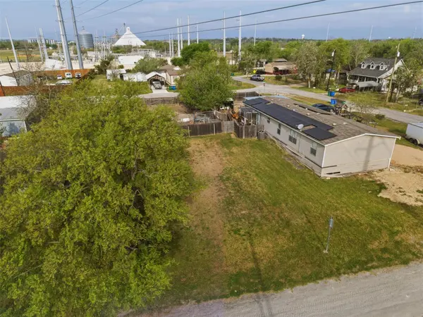 104 Royal ST, Taylor, TX 76574